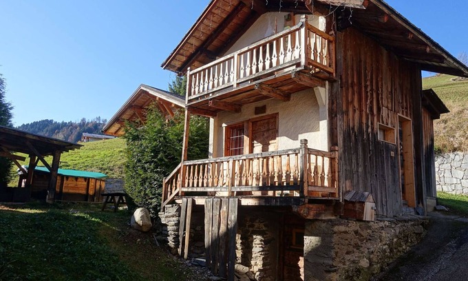 Hauteluce Ski Chalet | Charming Savoyard Mazot in Hauteluce Village – Ideal for Couples, Near Shops and Ski Lift