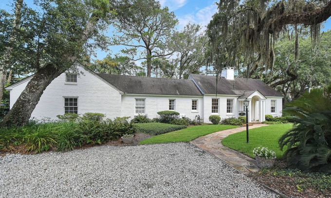 Sea Island Cottage | Charming Sea Island Cottage Steps to Beach Sleeps 10