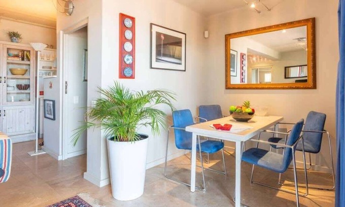 Sea Point Apartment | Charming Sea Point Apartment
