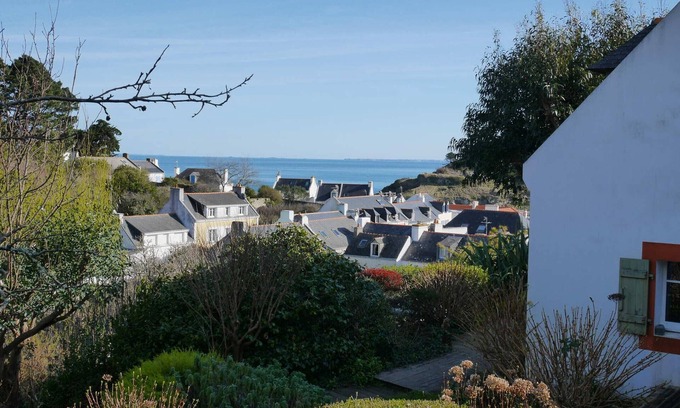 Sauzon House | Charming Seaside House with Garden near Sauzon Port