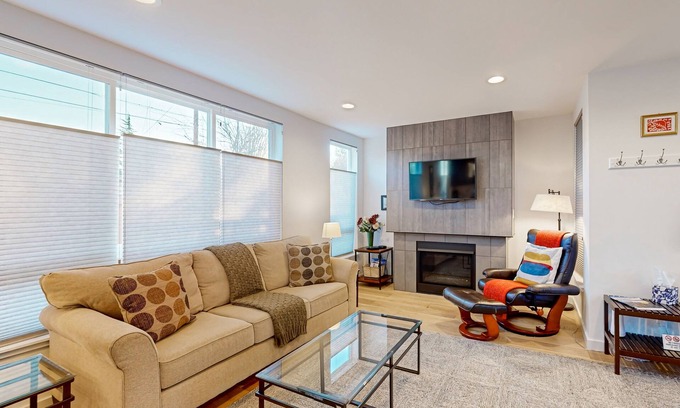 Sunset Hill House | Charming Seattle home with private backyard, BBQ, and spacious living area