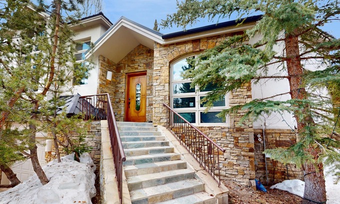 Mountain Village House | Charming ski-In/out home with private hot tub, lanai & W/D - easy access to town