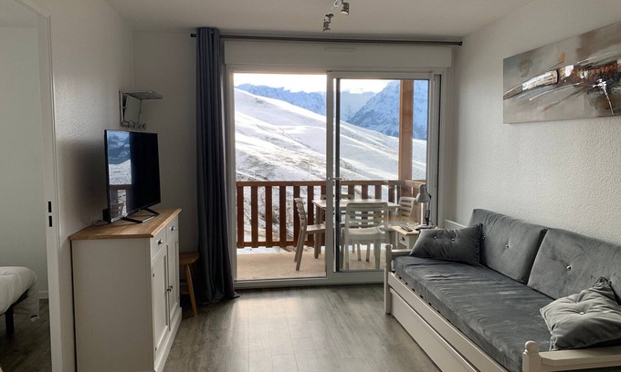 Peyragudes Apartment | Charming Ski-in/Ski-out Apt with Balcony, Sleeps 6, Access to Spassio Spa, Close to Amenities