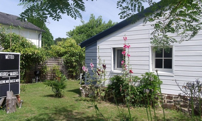 Saint-Jean-le-Thomas Cottage | Charming small Gite 100m from the beach of St Jean Le Thomas