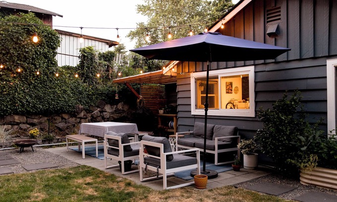 Highline House | Charming South Seattle home with private backyard & hot tub. 11 min from airport