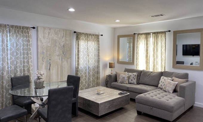 Sherman Oaks House | Charming & Spacious Los Angeles Guest Cottage House near Hollywood