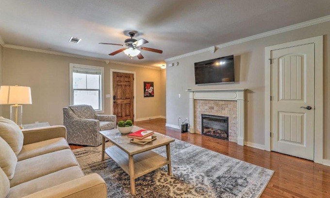 Johnson House | Charming Springdale Townhome about 5 Mi to Dtwn!