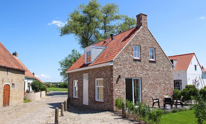 Sint Anna ter Muiden House | Charming stone house in small streets and with plenty of space for family and friends.