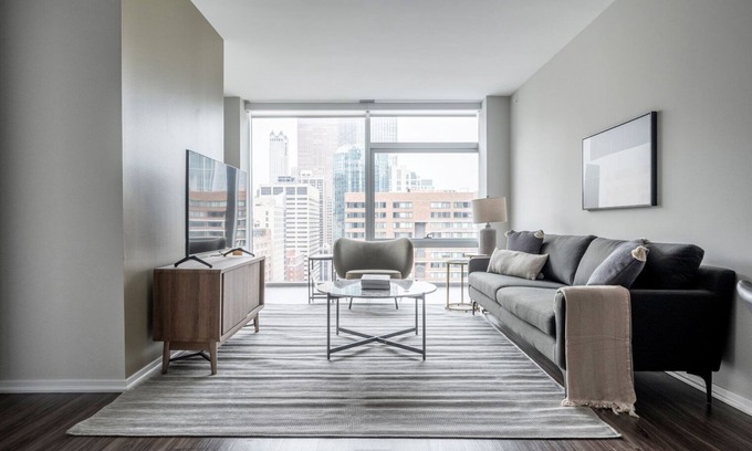 Streeterville Apartment | Charming Streeterville 1BR w/Pool & Gym, nr Riverwalk, by Blueground