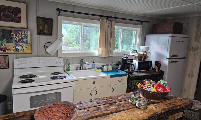 St. Johns Apartment | Charming studio on 16 acres in lovely Little Switzerland, king bed & jacuzzi tub