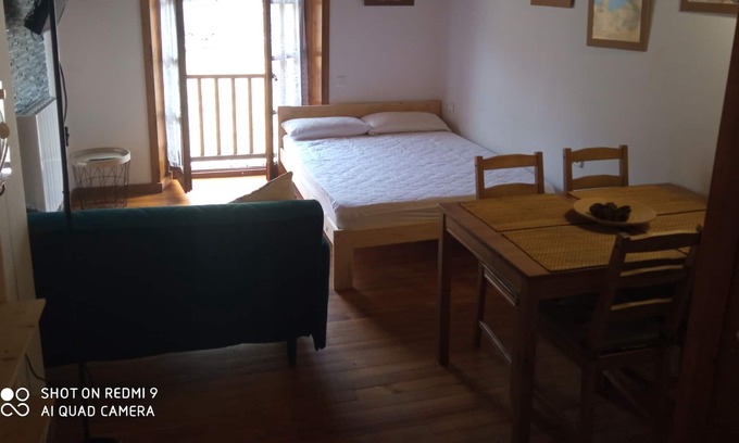 Pla de l'Ermita Apartment | Charming studio with views