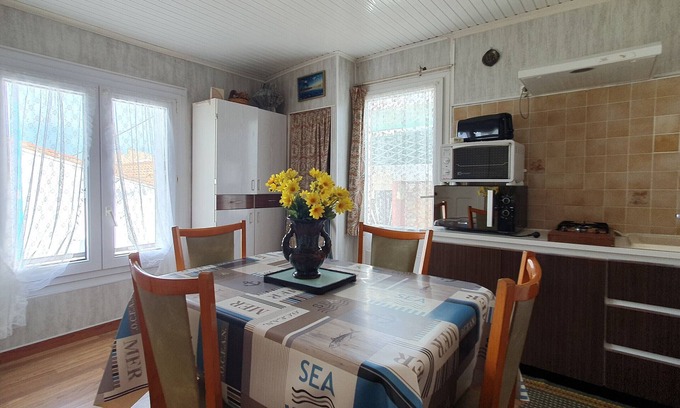 LʼAiguillon-sur-Mer House | Charming Studio for 2, Close to Market & Beach in Sunny Vendée