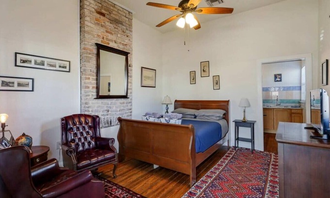 Mid-City Apartment | Charming Studio | Central | 4 Blocks to Streetcar
