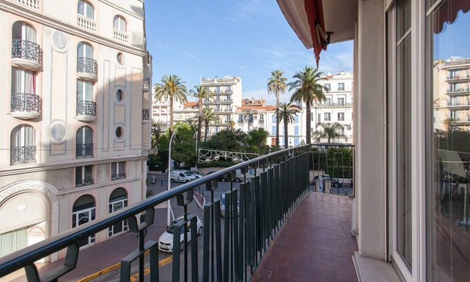 Cannes City Centre Apartment | charming studio center Croisette Cannes waterfront