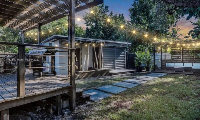 Miami Shores Apartment | Charming Studio Cottage in Miami