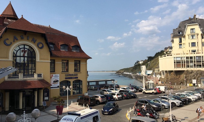 (le) Mesnil Hue Apartment | Charming studio for 2 in Granville