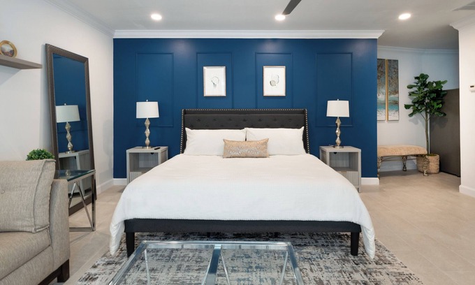 Golden Gate Apartment | Charming studio in delightful Naples with King bed, Soaking Tub & Private Patio