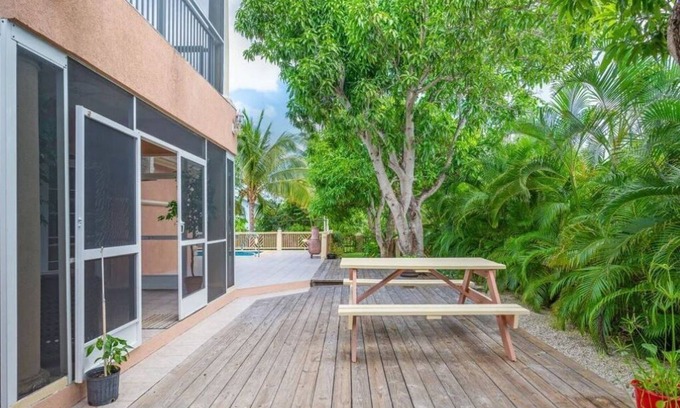 Bodden Town House | Charming studio in fabulous Bodden Town with WiFi, AC