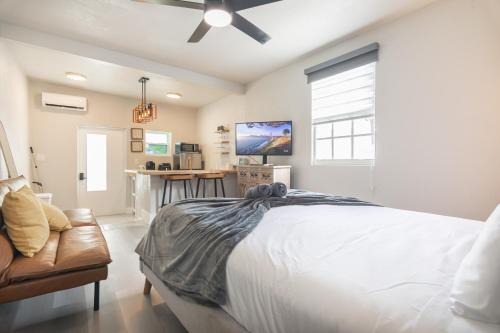 Allapattah Apartment | Charming Studio in Miami with Parking and Patio