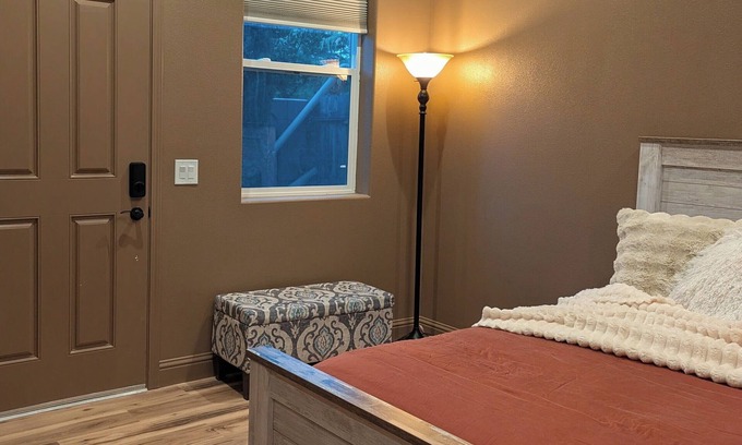 Clovis Apartment | Charming studio in quaint Clovis with AC
