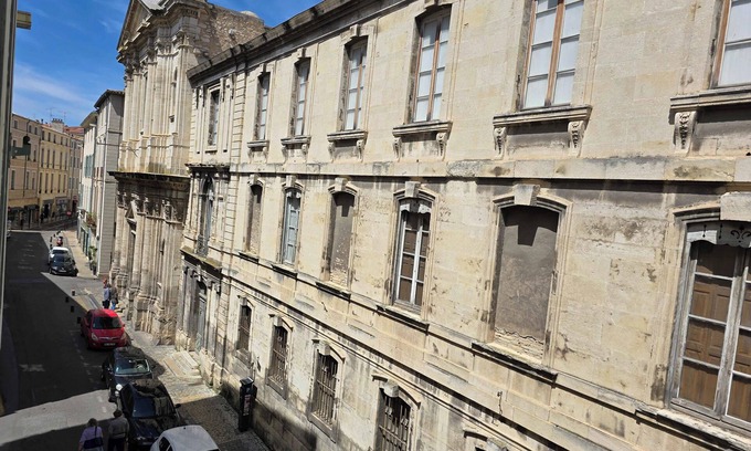 Nimes City Centre Apartment | Charming studio in the crest