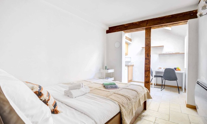 Les Iles Apartment | Charming Studio in the Heart of Ile Saint-Louis