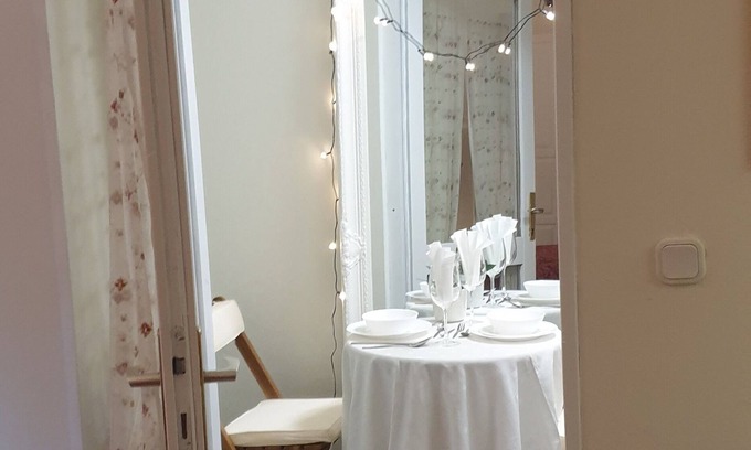 Kosancicev Venac Apartment | Charming studio in the heart of Belgrade, offering comfort and urban excitement.