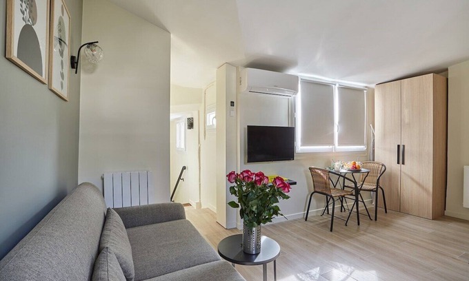 Strasbourg -Saint-Denis Apartment | Charming Studio rooftops of Paris Center/Bourse