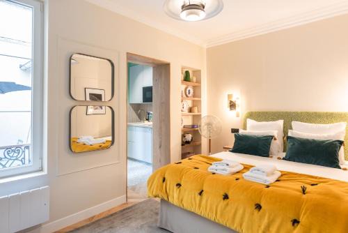 Quartier des Grandes-Carrieres Apartment | Charming Studio with terrace - Near Montmartre