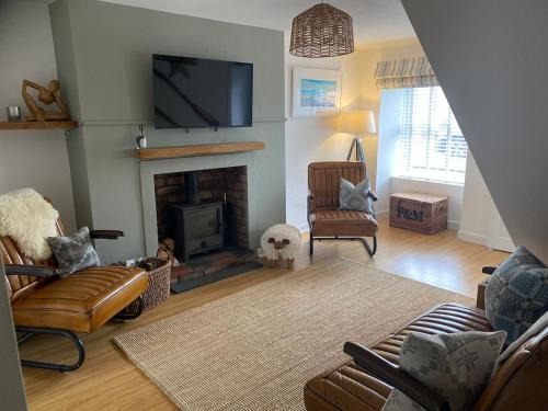 Pentre Berw House | Charming, stylish cottage, parking , large private Garden, well located for island highlights