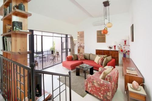 Neve Tzedek Apartment | Charming Sunny Haven with Balcony by Sea N' Rent