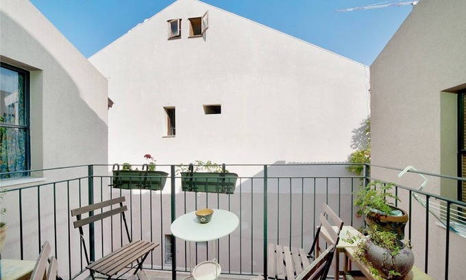 Neve Tzedek Apartment | Charming Sunny Haven with Balcony by Sea N Rent