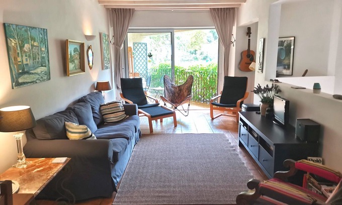Ceret House | Charming sunny house in central Ceret with mountain views and outside space