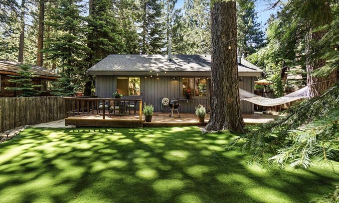 Sunnyside House | Charming Sunnyside Cabin with Sauna - Walk to Lake