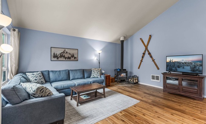Three Rivers House | Charming Sunriver Cabin With Deschutes River Access and Proximity to Cascade Lak