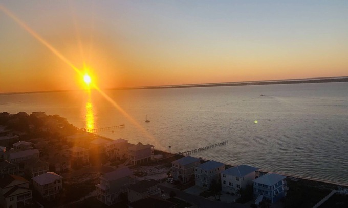 Pensacola Beach Condo | Charming sunset on the sound!