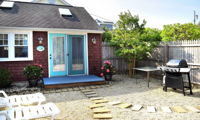Surf City Cottage | Charming Surf City Cottage - Steps to Beach & Bay!