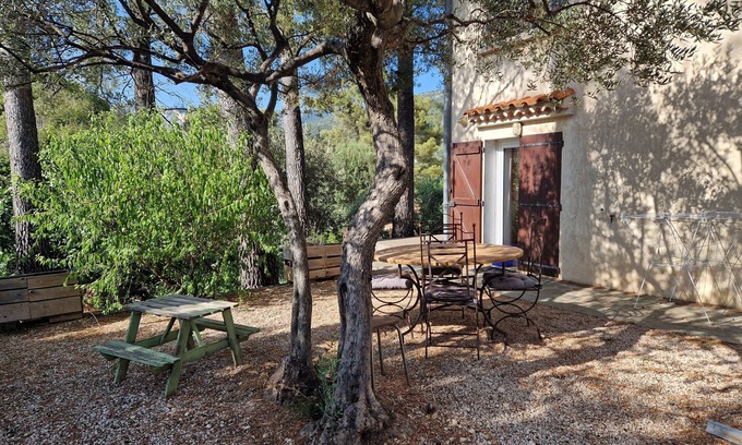 Toulon Villa | Charming T1 of 30 m² on the ground floor of villa