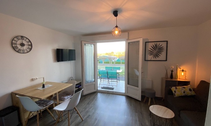 La Roche-Posay Apartment | Charming T2 with terrace near Thermes du Connétable, Wi-Fi, dishwasher