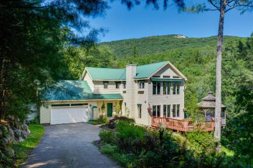 Thornton House | Charming Thornton Escape with Sauna and Gazebo!