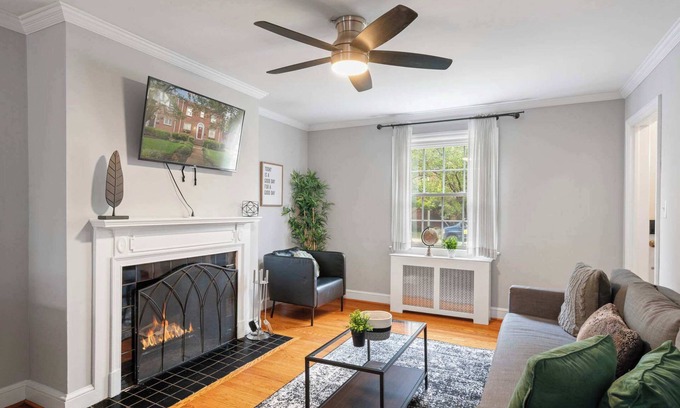 Potomac West House | Charming Townhouse Retreat by CozySuites