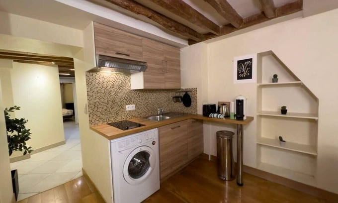 Quartier de la Place-Vendome Apartment | Charming Tuileries/ 1 Bed Apt next to Musee Du Louvre
