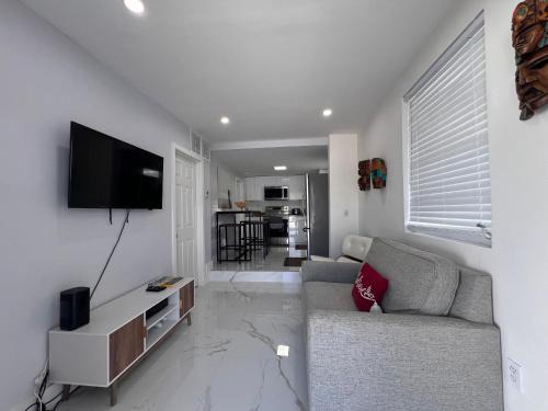 Allapattah Apartment | Charming two bedroom apartment.