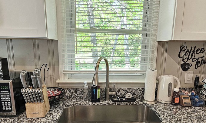 Jefferson Park Apartment | Charming Unit Near Downtown Atlanta