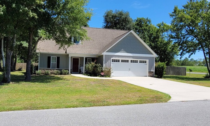 Sneads Ferry House | Charming vacation home, minutes to N. Topsail