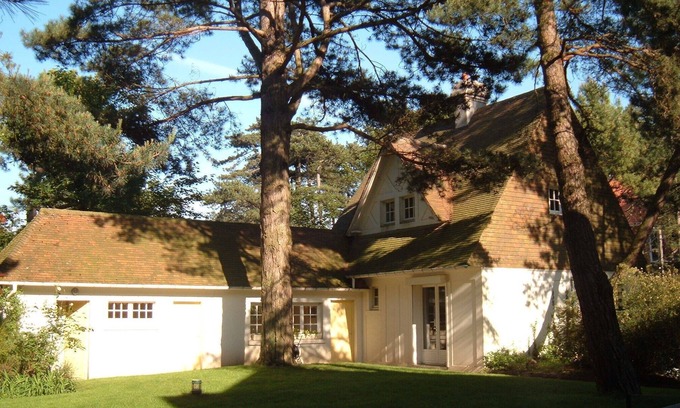 Hardelot-Plage Villa | Charming villa on large sunny ground in the pine forest between sea and golf