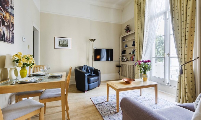 Pimlico Apartment | Charming Victoria Home close to Buckingham Palace