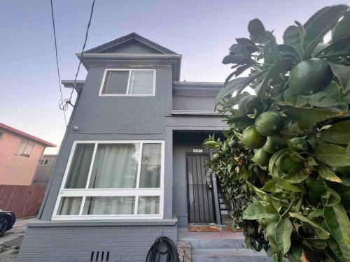 Oakland Villa | Charming Victorian Vacation Rental - Walking Distance BART