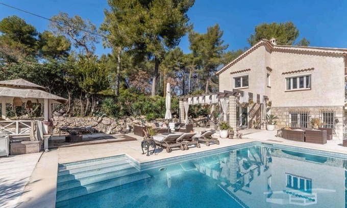 Les Maillans Villa | CHARMING VILLA WITH PRIVATE SWIMMING POOL