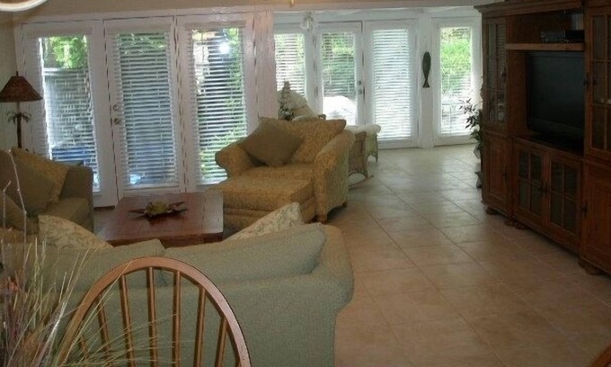 Sea Pines Villa | Charming Villa, Walk to Beach & Golf Courses, Fully Equipped